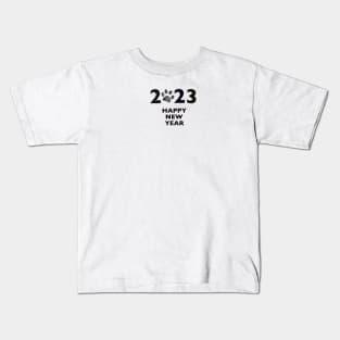 2023 text with stars and paw print Kids T-Shirt